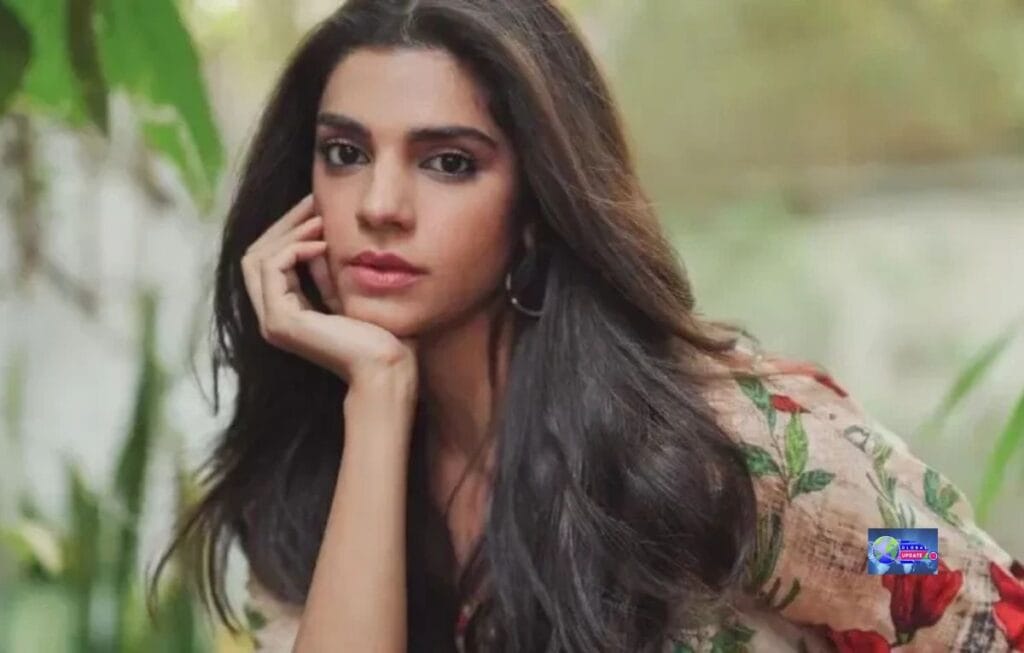 Early Career: Modeling, Theatre & VJing