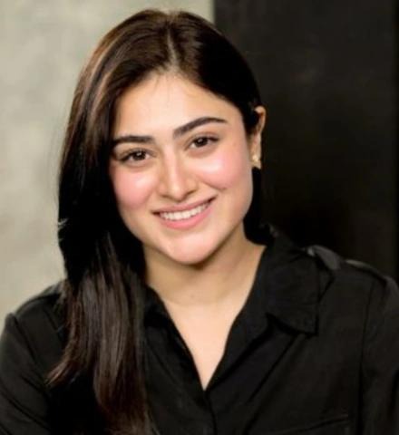 Early life and backgroundin Hina Afridi